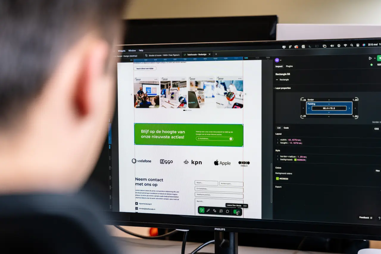 Branding-specialist maakt een website op basis van branding